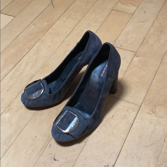 Prada grey suede pump with silver buckle round toe - Picture 6 of 7